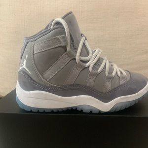 10c Cool gray patent leather. Gently used.